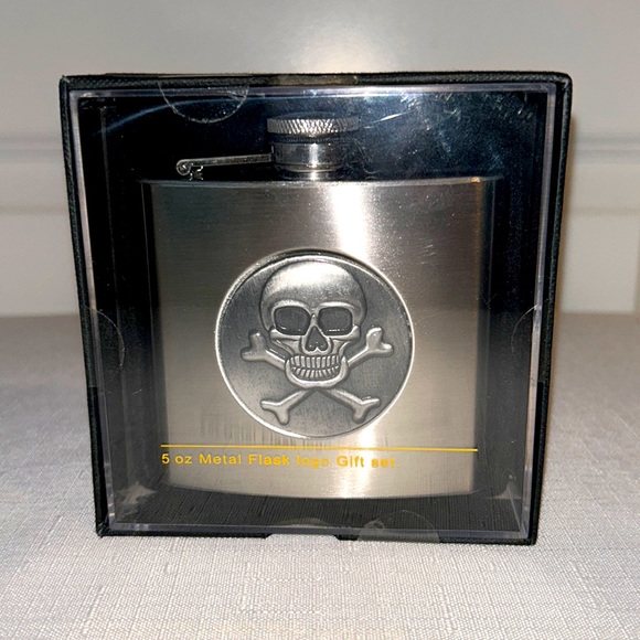 Other - 5 oz Metal Flask ☠️ Gift Set